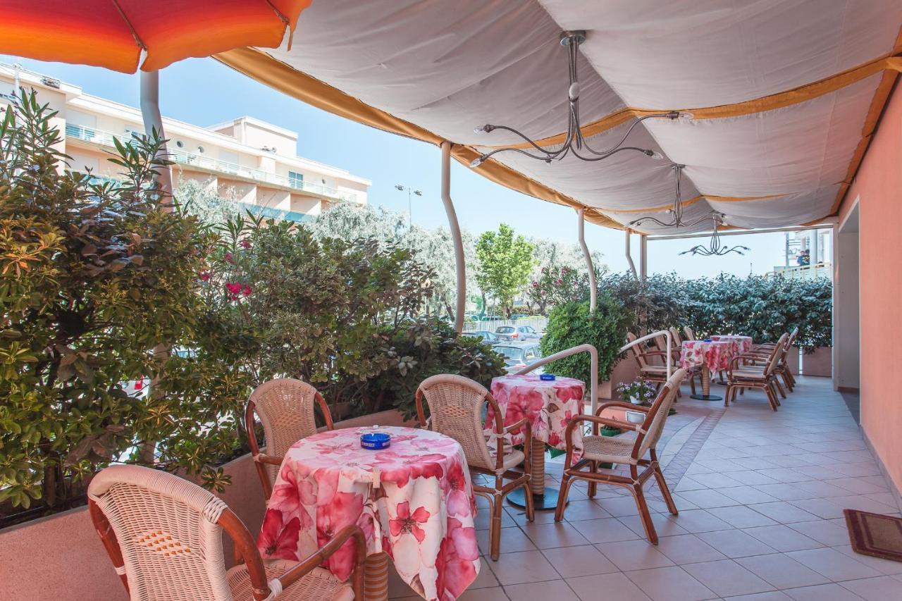Hotel Joli Cesenatico Kültér fotó