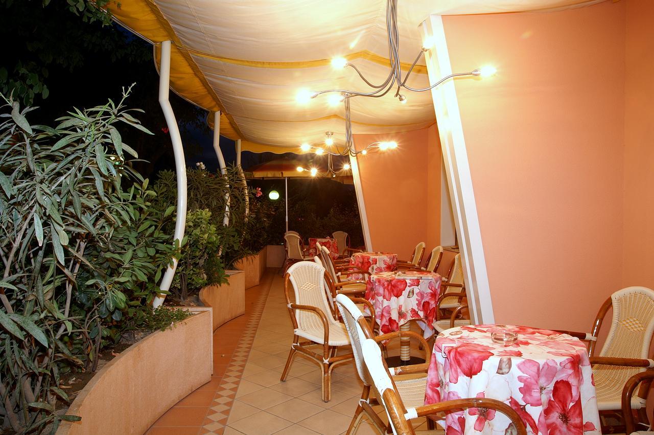 Hotel Joli Cesenatico Kültér fotó