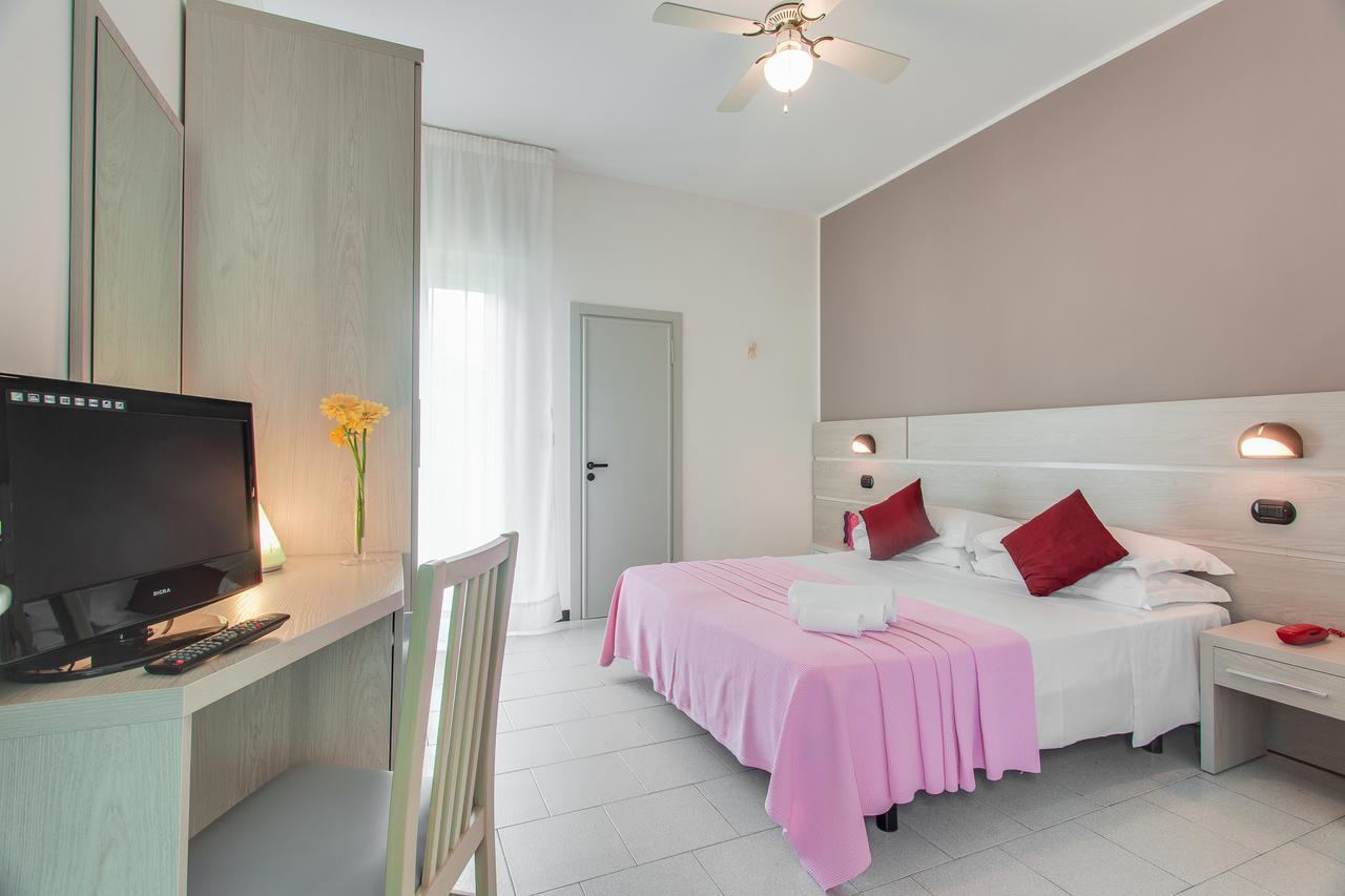Hotel Joli Cesenatico Kültér fotó